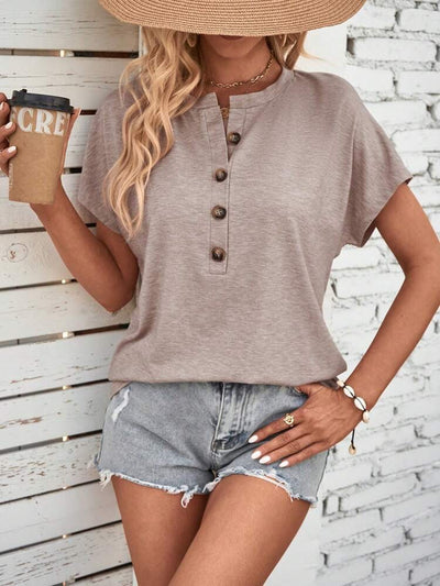 Graceful Twist Front Top with Relaxed Feel